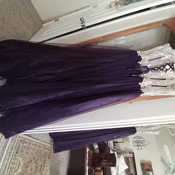 Beautiful prom or special event.. - Picture 5 of 7